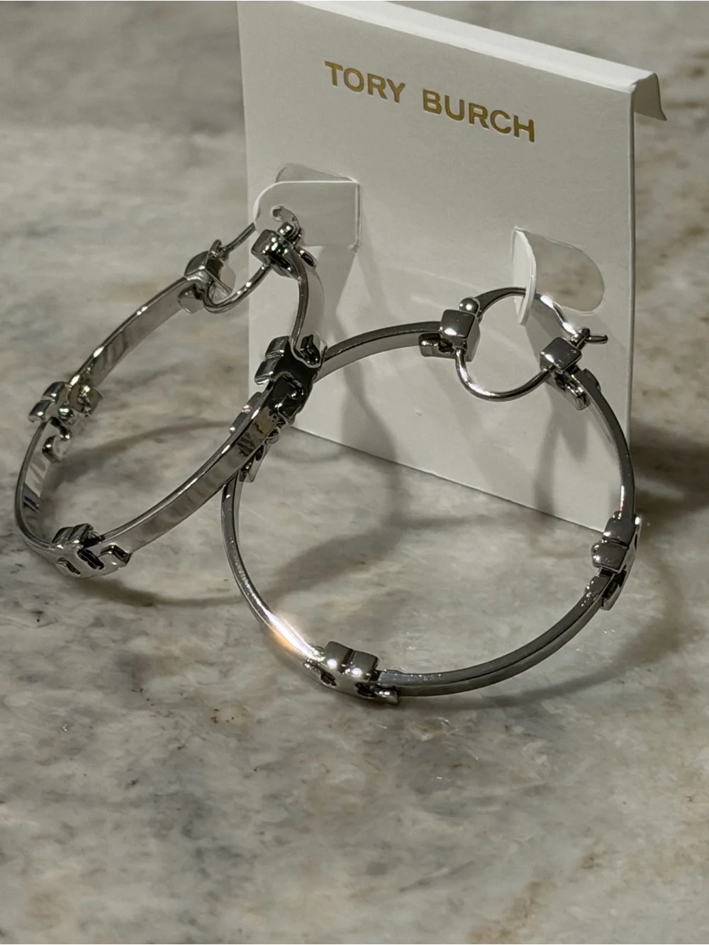 Tory Burch Serif T Hoop Earrings – Polished Silver Tone NWT GUARANTEED AUTHENTiC